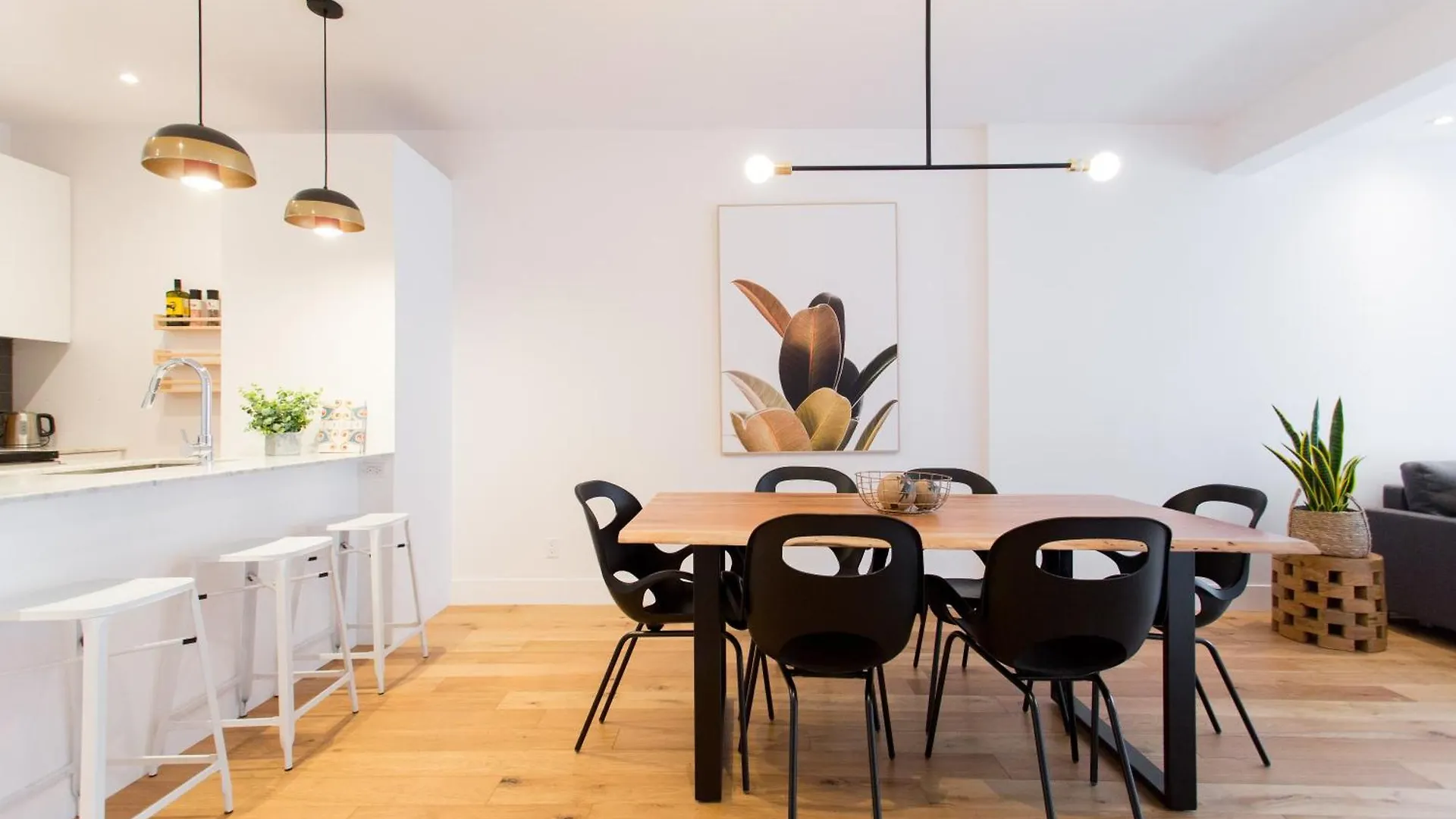 Hip, Stylish Apartment In Little Italy By Den Stays A Montreal