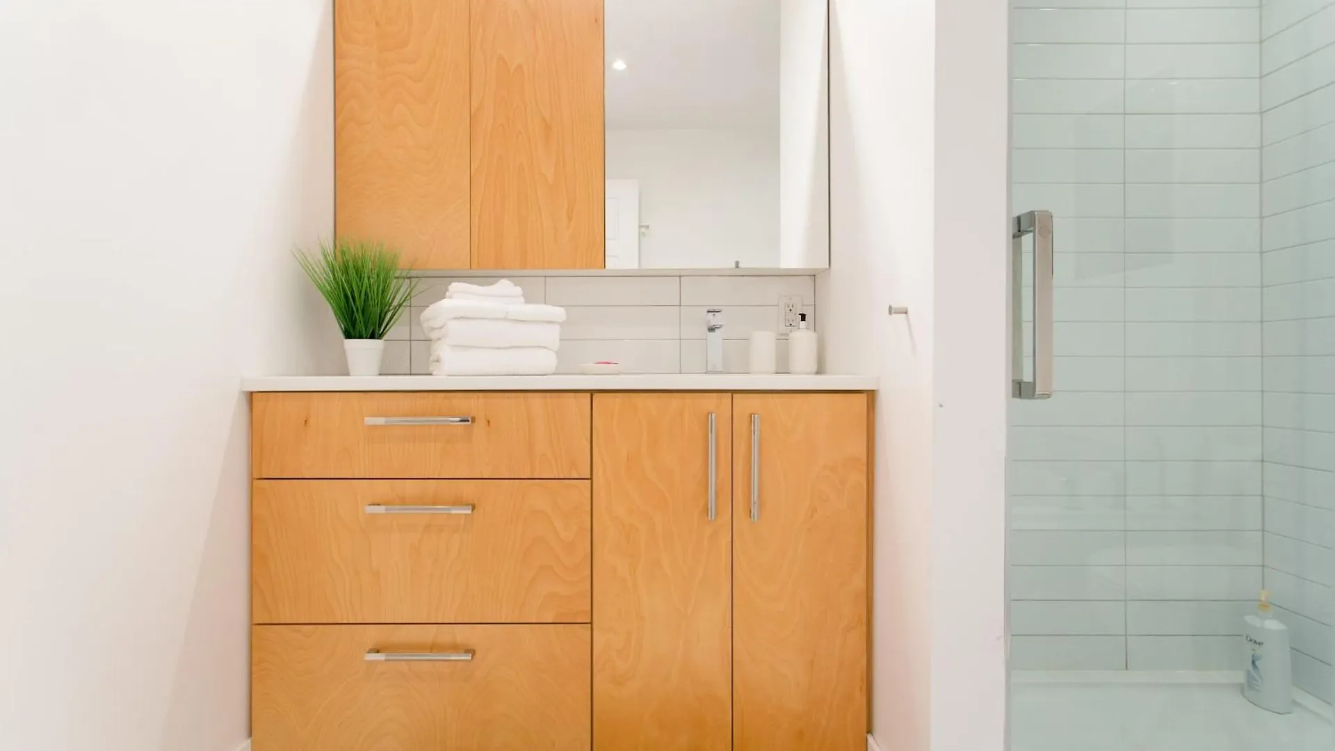 Hip, Stylish Apartment In Little Italy By Den Stays A Montreal